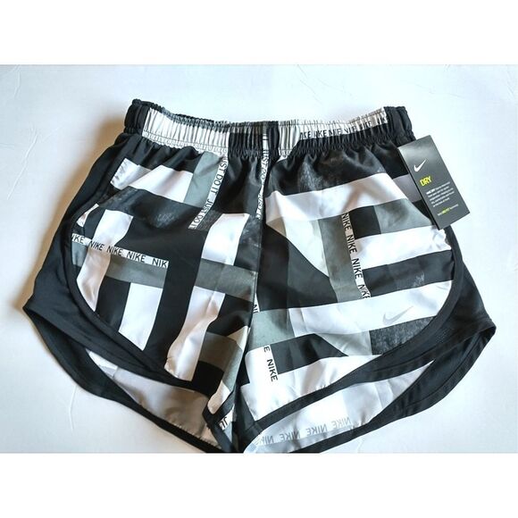 New! NIKE Women's Running Workout Active Shorts With Built-in Briefs Size XS - Picture 3 of 4